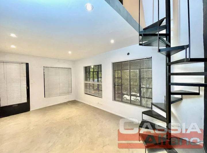 LOCAL COMERCIAL/PROFESIONAL EN PRIMER PISO EN GALERIA DEL PASEO ALVEAR CHICO 18m2 1
