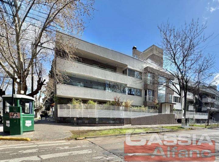 DEPARTAMENTO IMPECABLE ESTADO 4 AMBIENTES, COCHERA DOBLE, BALCON Y AMENITIES 1