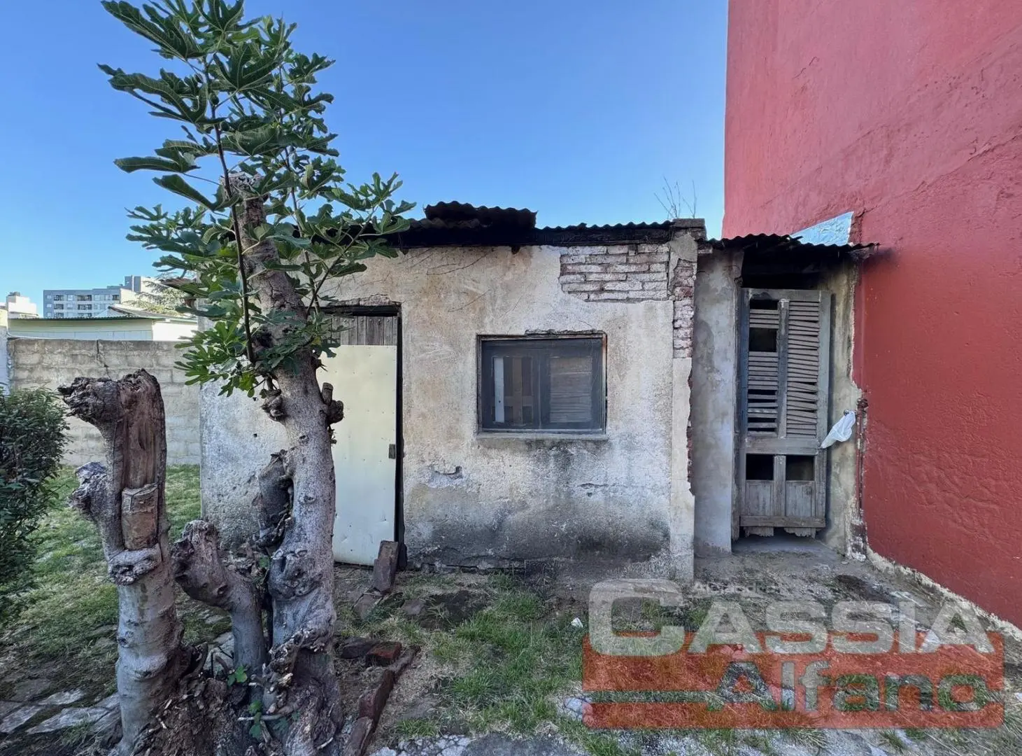 CASA CORTE ANTIGUO RECICLADA LOTE PROPIO JARDIN AL FTE. FONDO LIBRE Y 3 DORMITORIOS 4