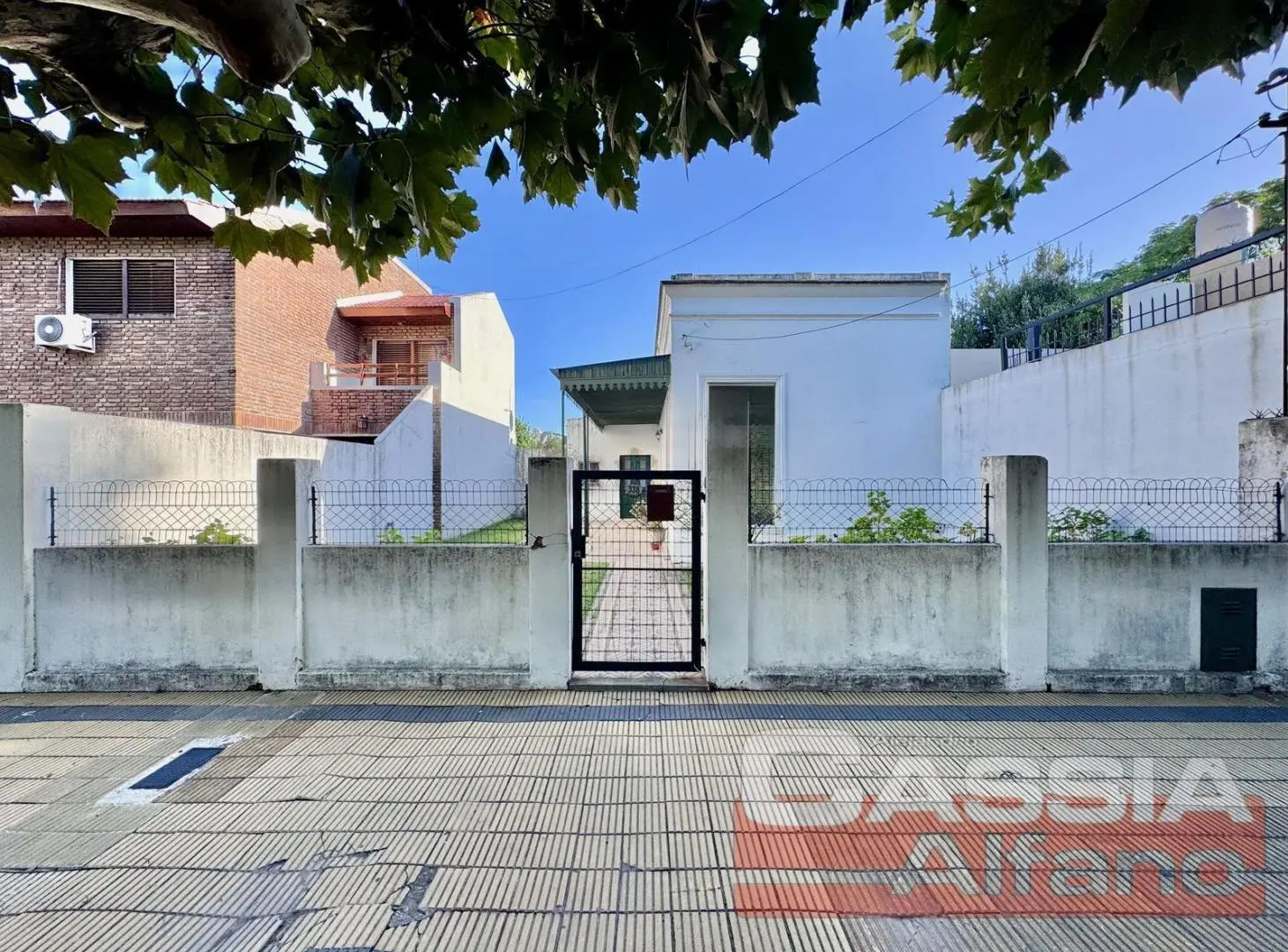 CASA CORTE ANTIGUO RECICLADA LOTE PROPIO JARDIN AL FTE. FONDO LIBRE Y 3 DORMITORIOS 3