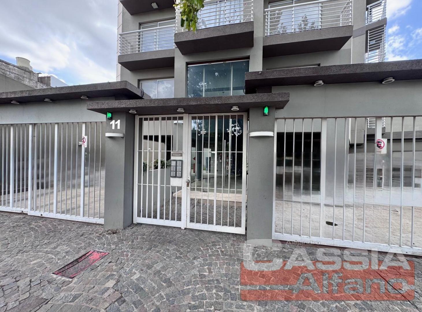 Foto de DEPARTAMENTO DOS AMBIENTES AL FRENTE PISO 11 MUY LUMINOSO IMPECABLE, imagen 5