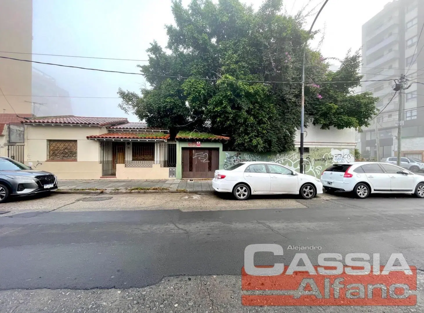 CASA IDEAL DOS FAMILIAS Y/O EMPRENDIMIENTO, SOBRE LOTE DE 230 M2 ZONIF: S1R1, FOT 2,5 2