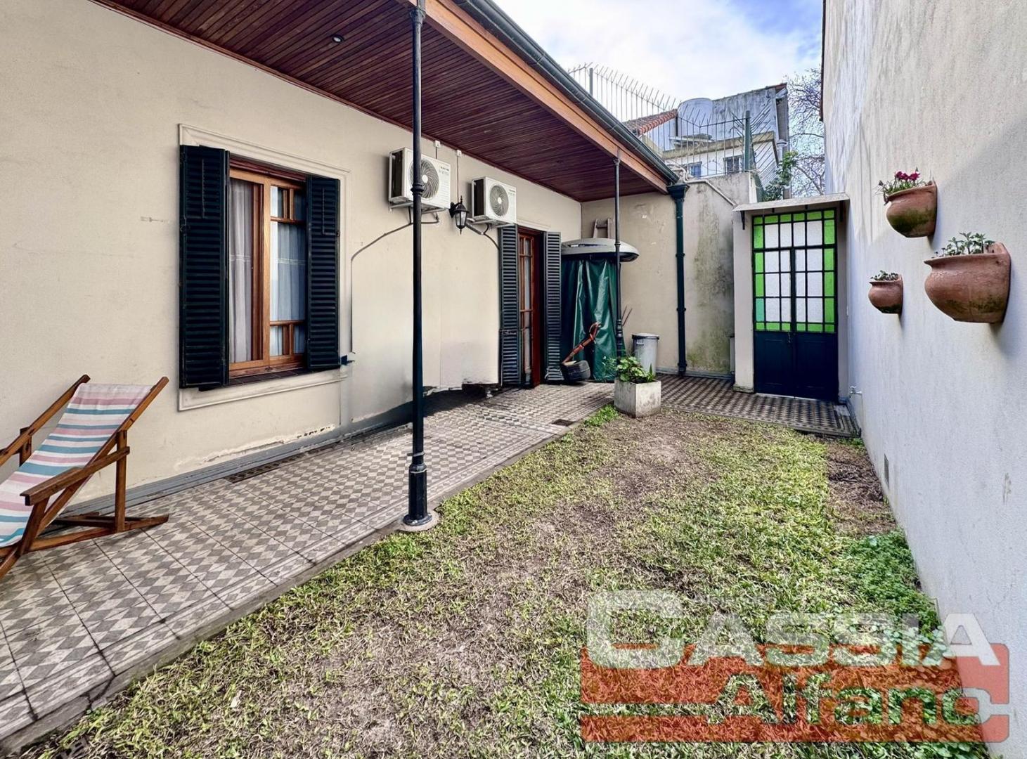 Foto de CASA EN PH CON FONDO LIBRE, TRES DORMITORIOS, DOS BAÑOS, IMPECABLE, imagen 2