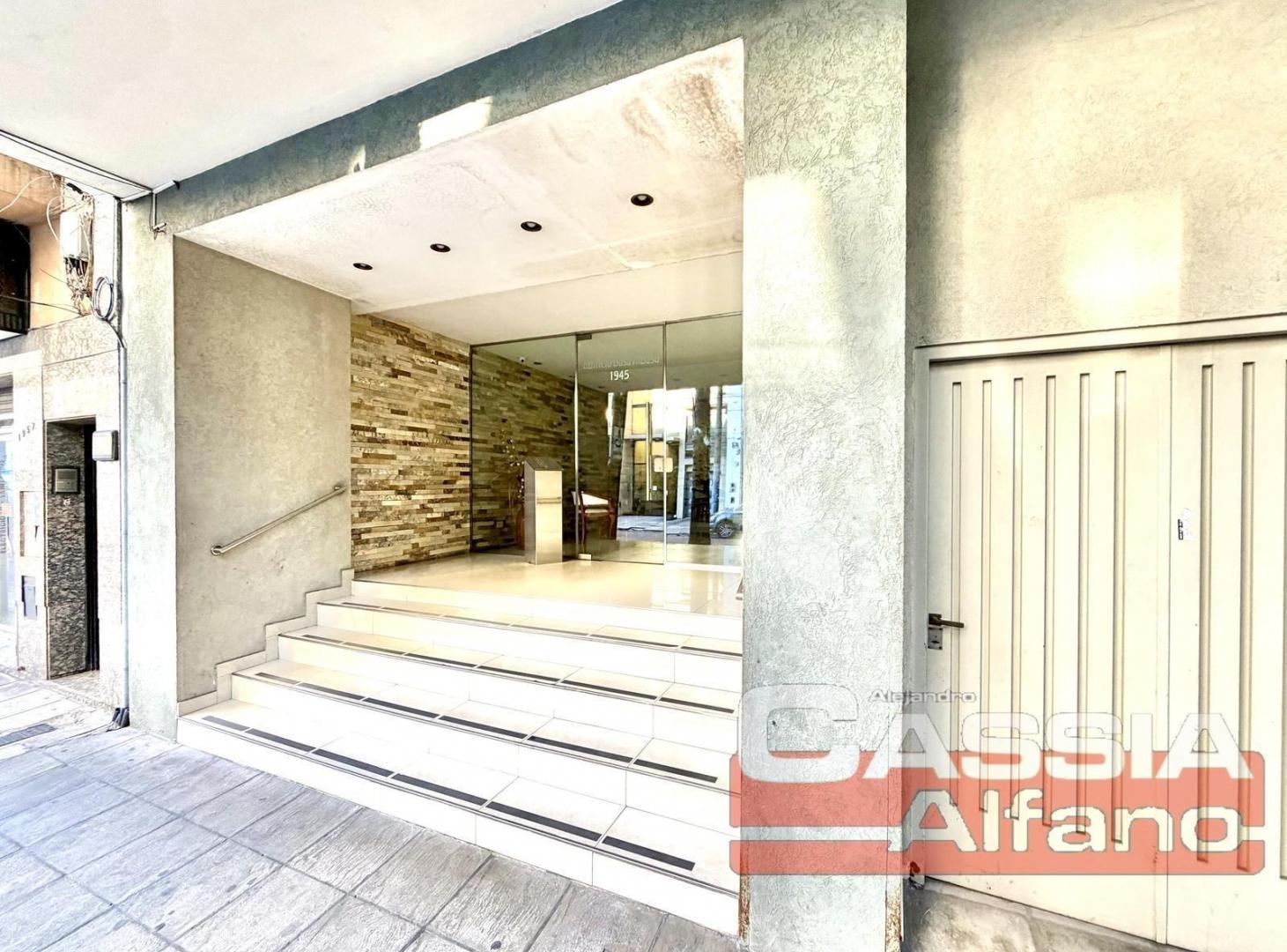 Foto de DEPARTAMENTO 5 AMBIENTES AL FRENTE CAT. 2 COCHERAS Y BAULERA 204m2, imagen 1