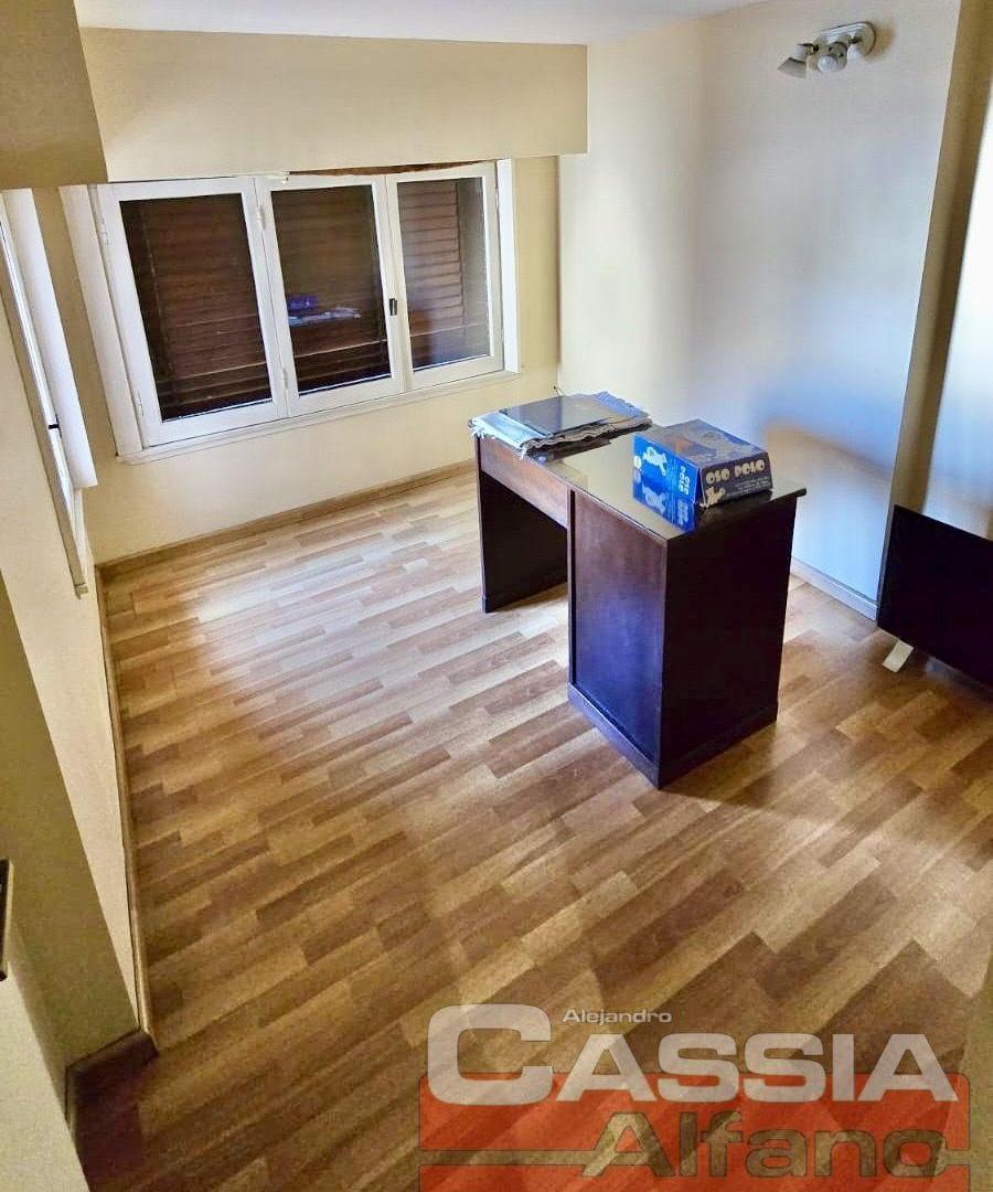 Foto de CHALET DETALLES CAT. 3 DORMITORIOS, GARAGE, QUINCHO Y PATIO CON TERRAZA, imagen 1