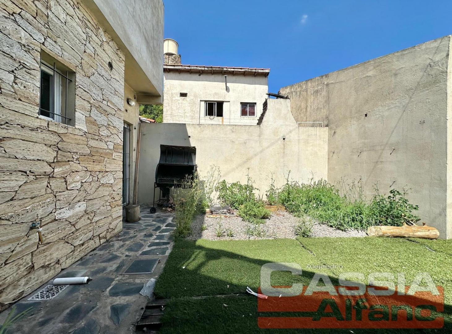 Foto de CASA AL FRENTE 3 AMBIENTES, DOS BAÑOS, CON COCHERA, FONDO LIBRE Y, imagen 1
