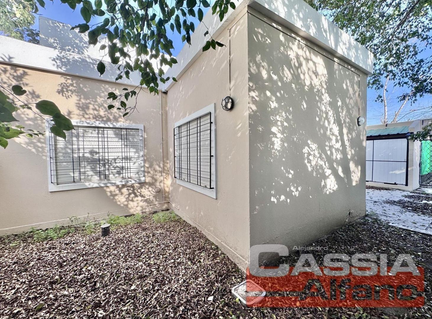 Foto de CASA EN PH CON DOS DORMITORIOS Y PATIO INTERNO CON COCHERA EXCELENTE, imagen 5