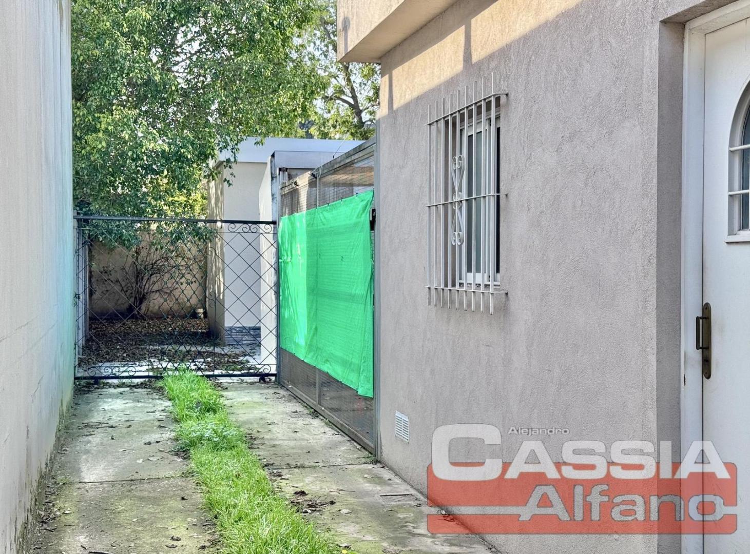 Foto de CASA EN PH CON DOS DORMITORIOS Y PATIO INTERNO CON COCHERA EXCELENTE, imagen 4