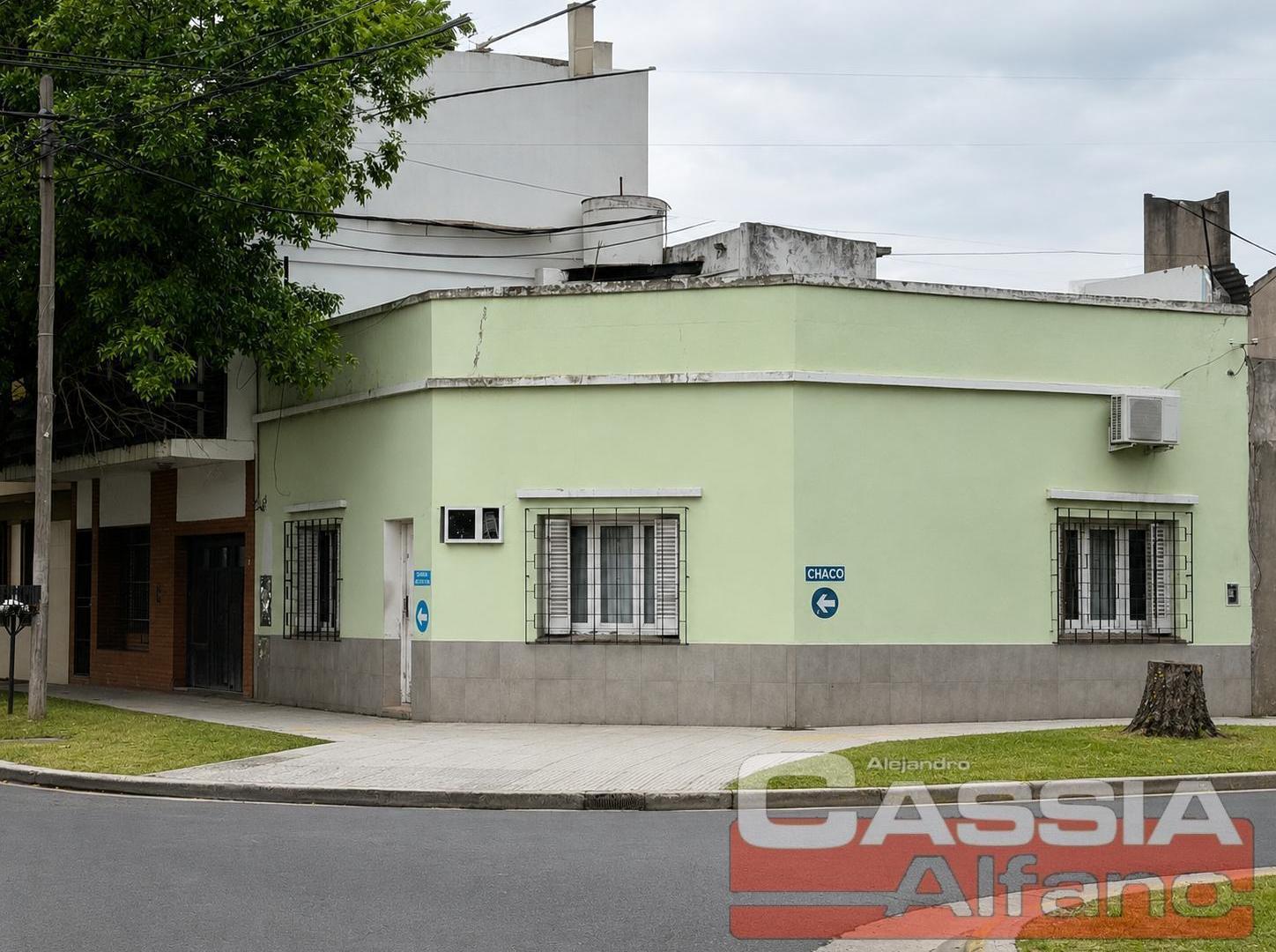 Foto de DOS CASAS SOBRE UN LOTE VENTA EN BLOCK, 3 AMBIENTES CADA UNA PATIO Y, imagen 3