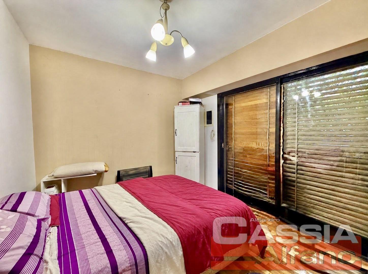 Foto de DOS CASAS SOBRE UN LOTE VENTA EN BLOCK, 3 AMBIENTES CADA UNA PATIO Y, imagen 4