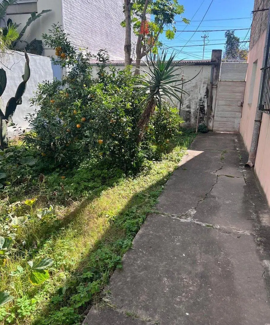 VENTA CASA a refaccionar c/ amplio terreno- Centro 4