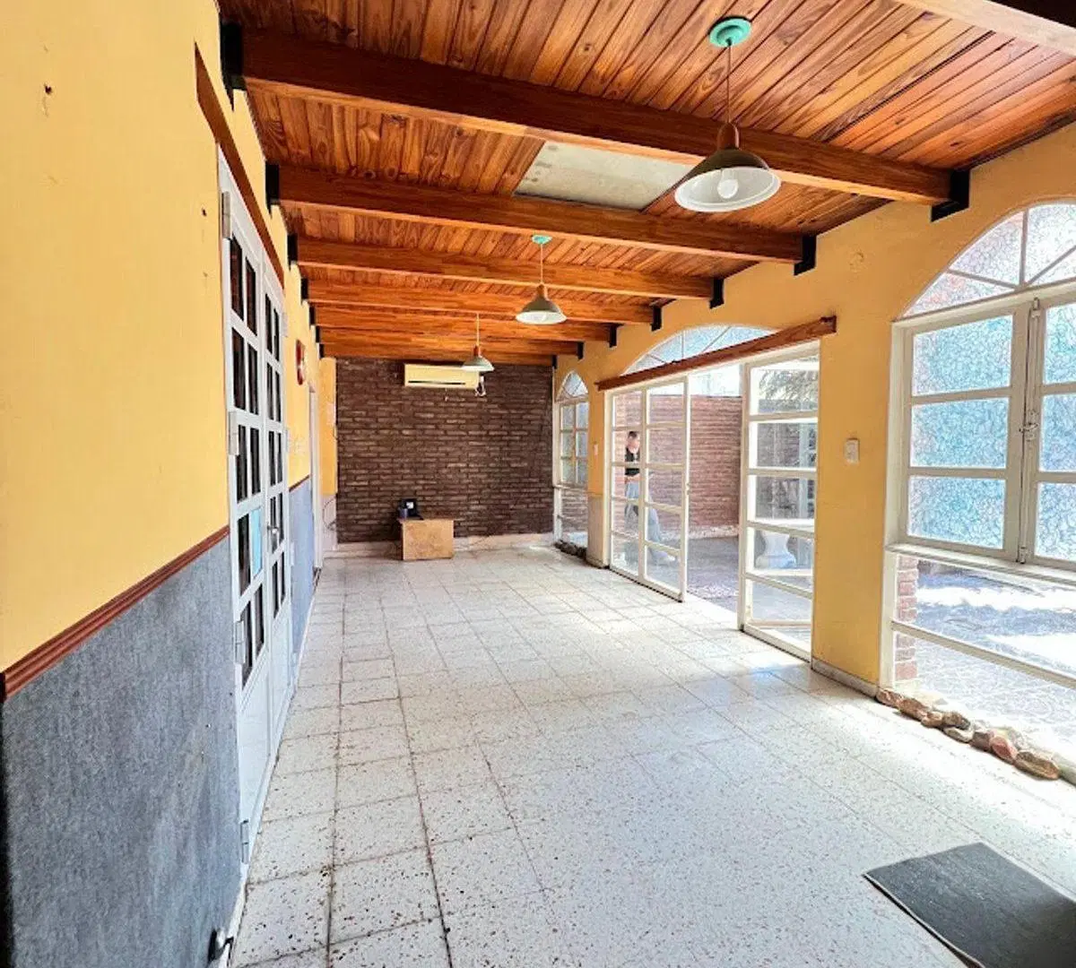 EN VENTA CASA BARRIO SUR - CON QUINCHO Y PILETA 3