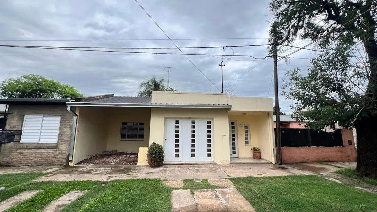 EN VENTA CASA BARRIO SUR - CON QUINCHO Y PILETA 4