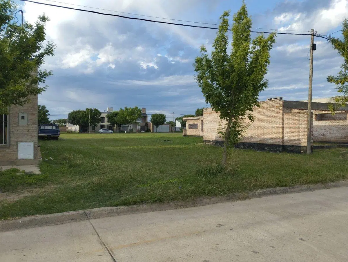 VENTA TERRENO - LOCALIDAD DE HUMBOLDT.- 2