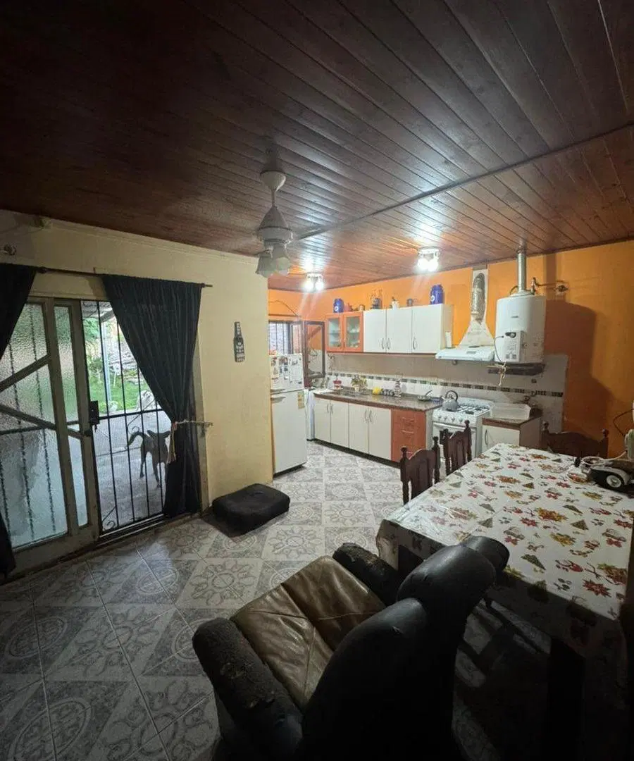 VENTA CASA TRES DORMITORIOS - BARRIO CENTRO 3