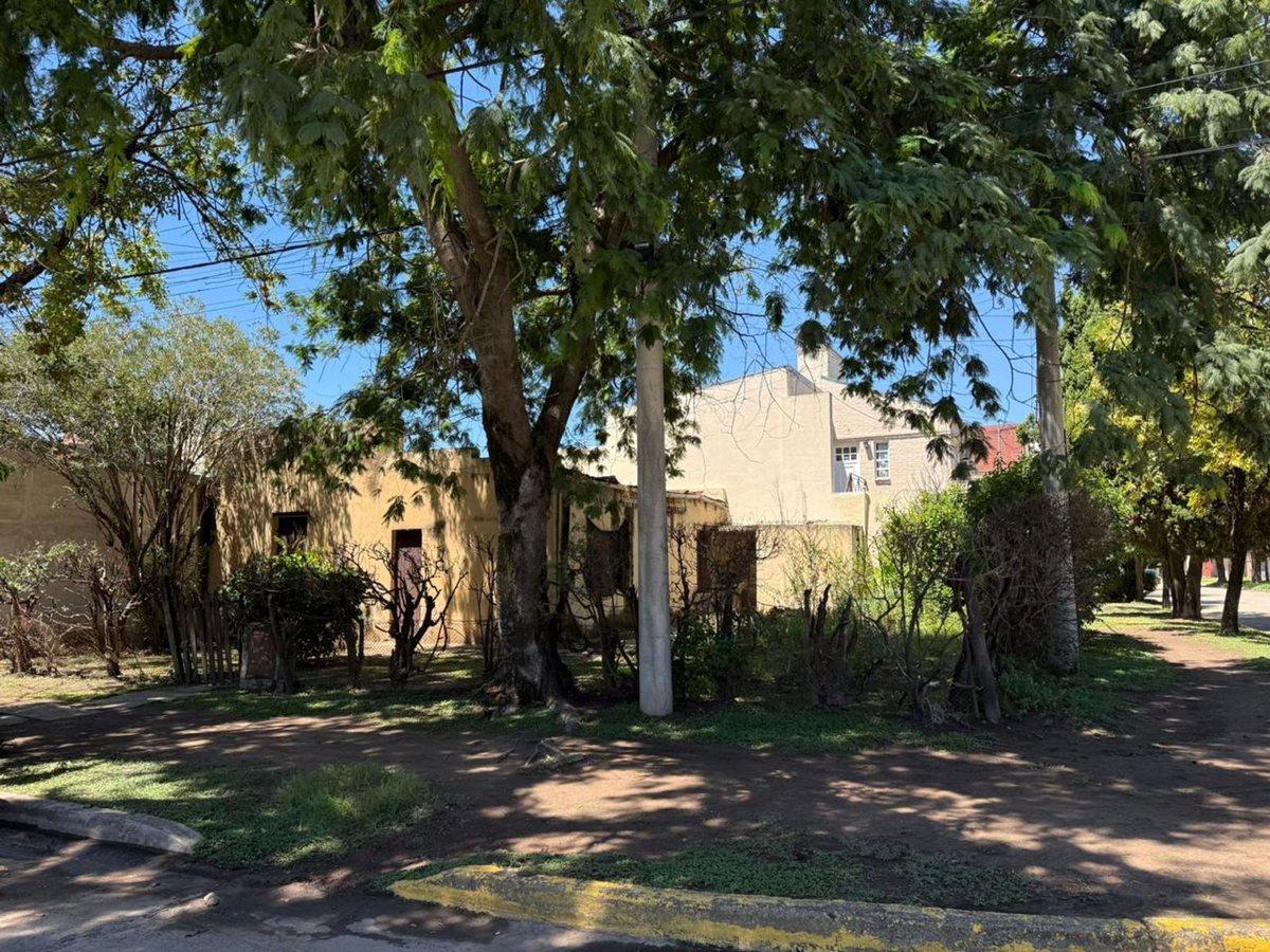 VENTA CASA A DEMOLER SOBRE ESQUINA