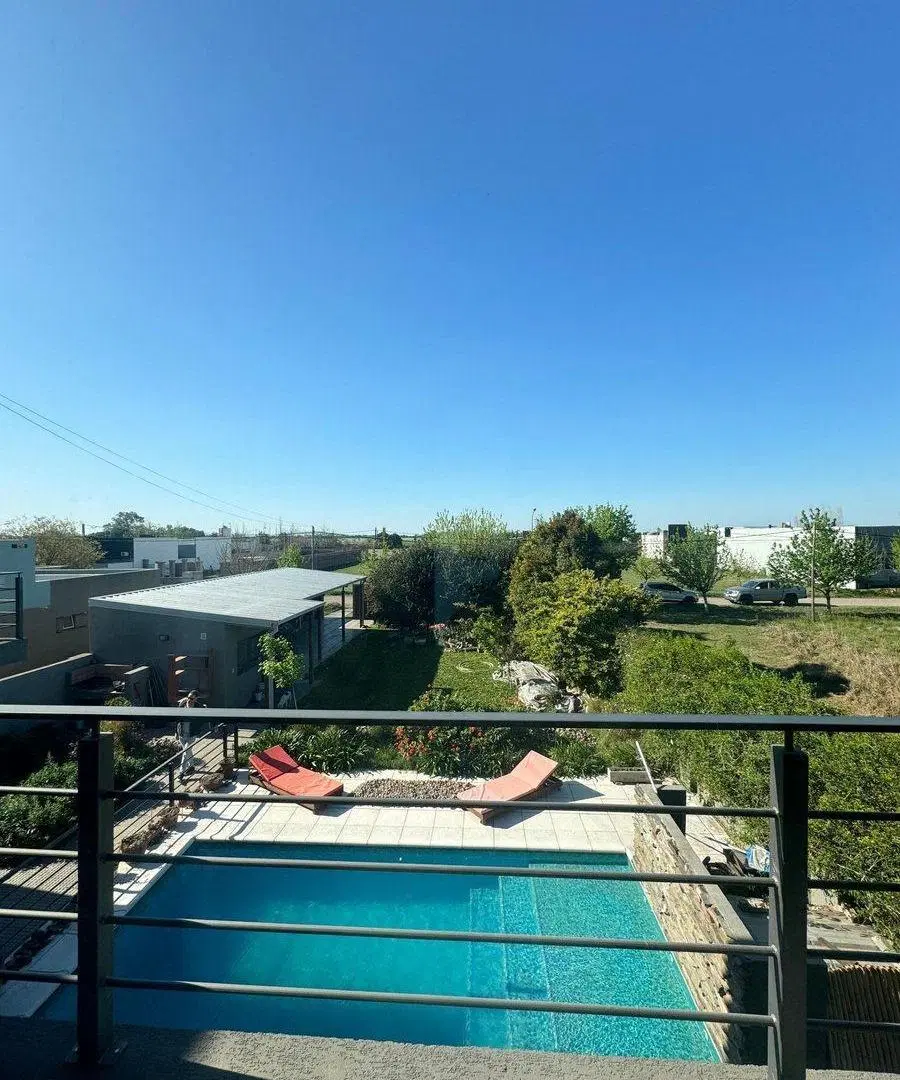 VENTA CASA DE CATEGORÍA EN ESPERANZA 2