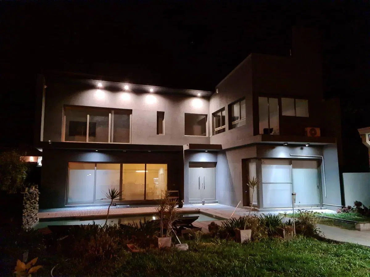 VENTA CASA DE CATEGORÍA EN ESPERANZA 4