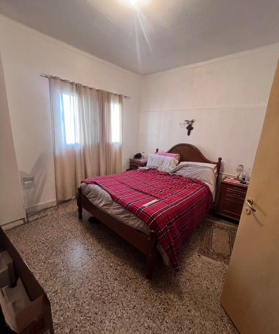 VENTA CASA tres dormitorios - Barrio sur.-