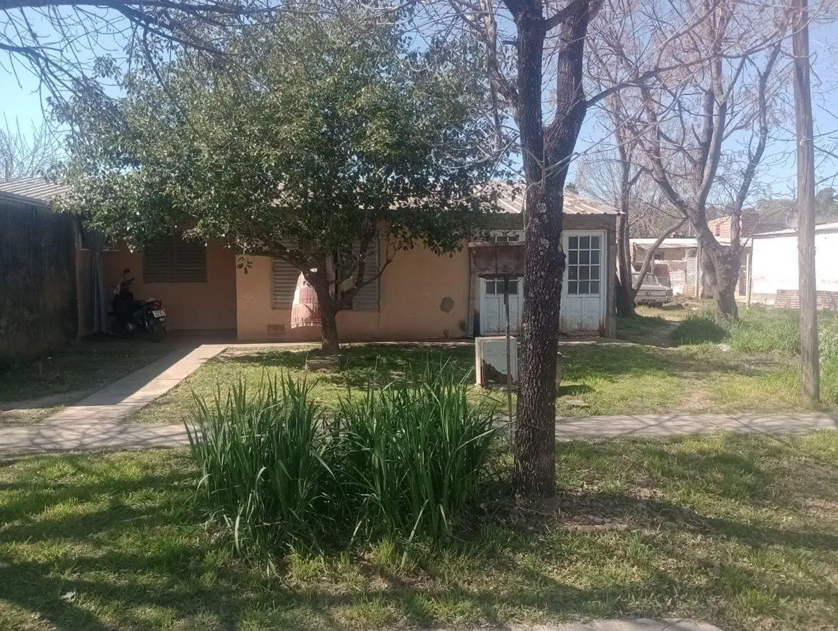 VENTA Casa Barrio Los Trocos Frente a la Plaza 5