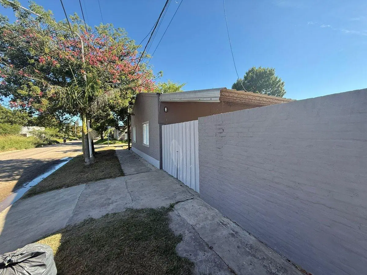 VENTA CASA 2 DORMITORIOS BARRIO ESTE 2