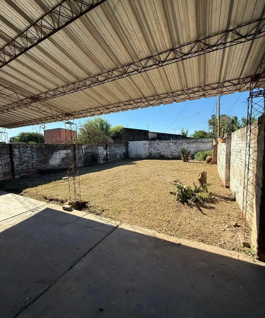 VENTA CASA 2 DORMITORIOS BARRIO ESTE 5