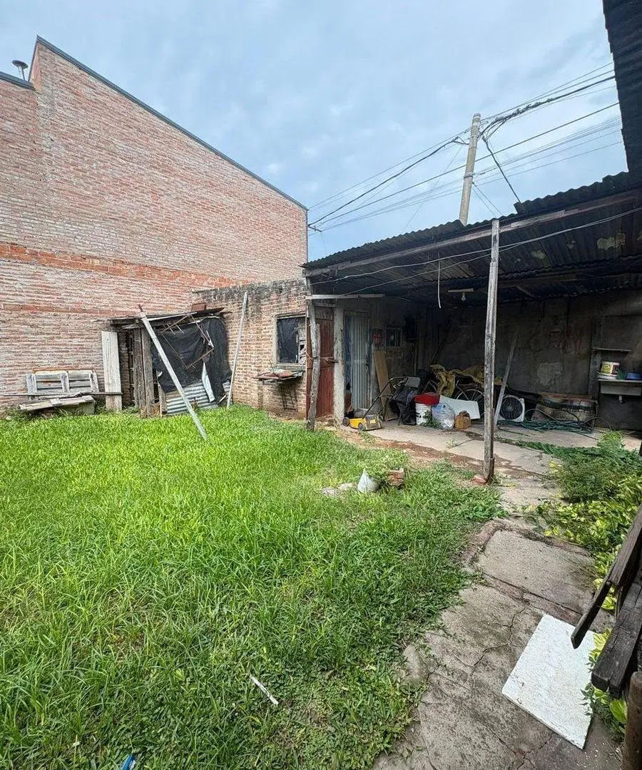 Venta casa zona este sobre esquina 5