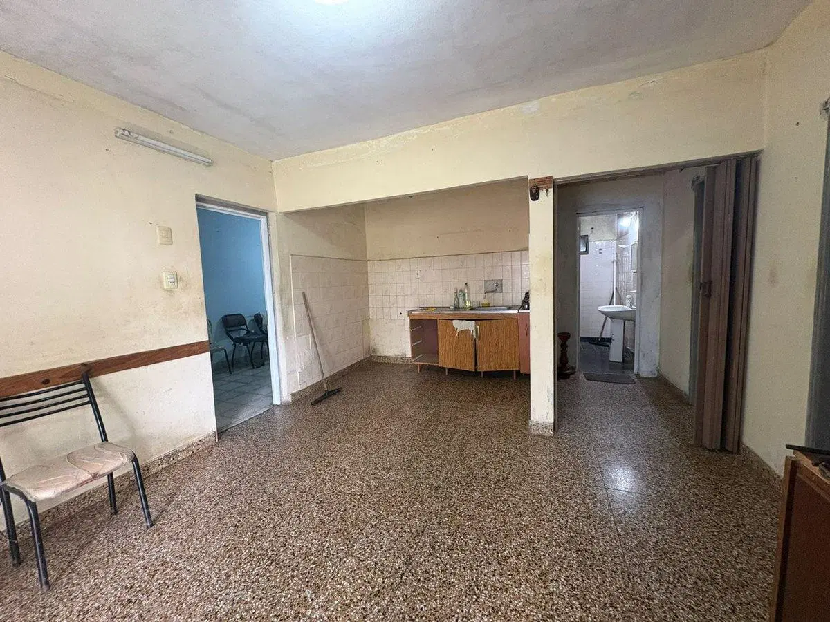 Venta casa zona este sobre esquina 4