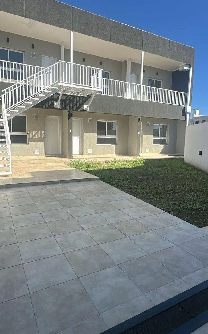 VENTA DEPTO 5 FRENTE + COCHERA - FRANCK 3