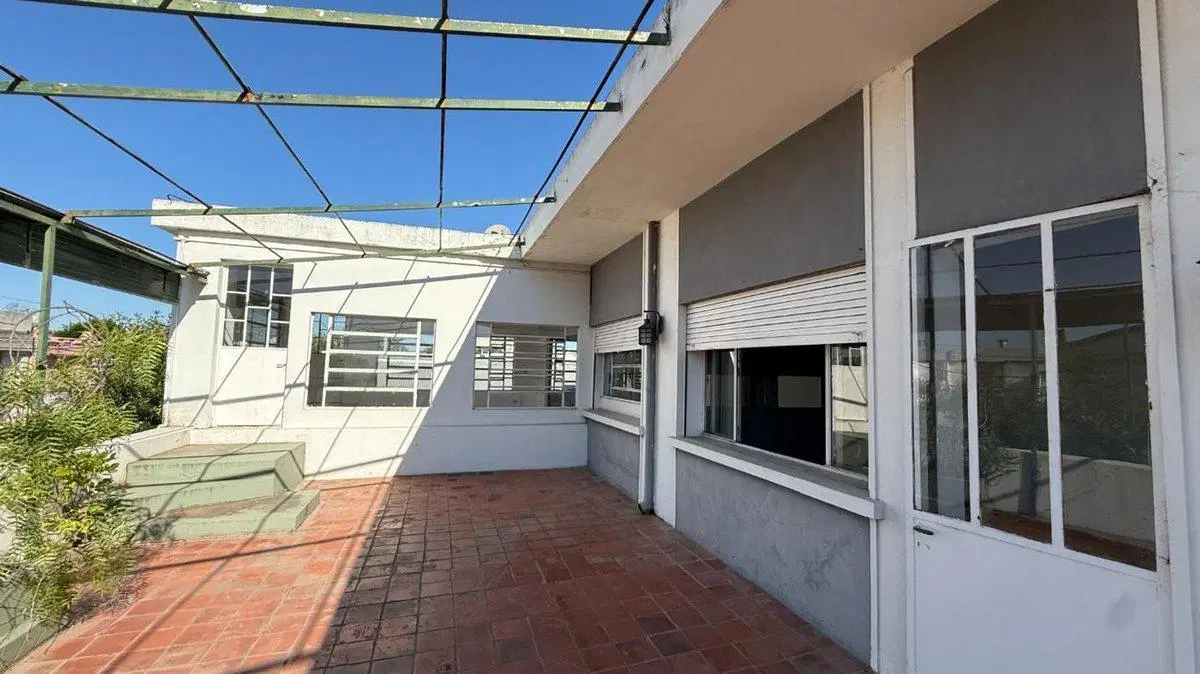 VENTA CASA 2 DORMITORIOS PLANTA ALTA B° CENTRO 4