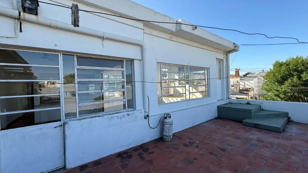VENTA CASA 2 DORMITORIOS PLANTA ALTA B° CENTRO 3