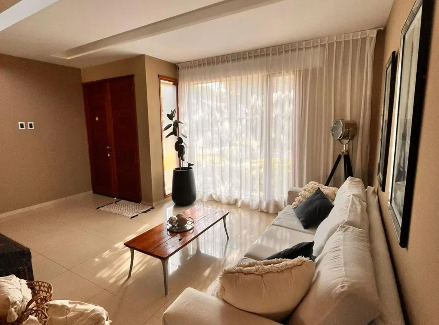 VENTA CASA DE CATEGORIA ZONA PARQUE 2