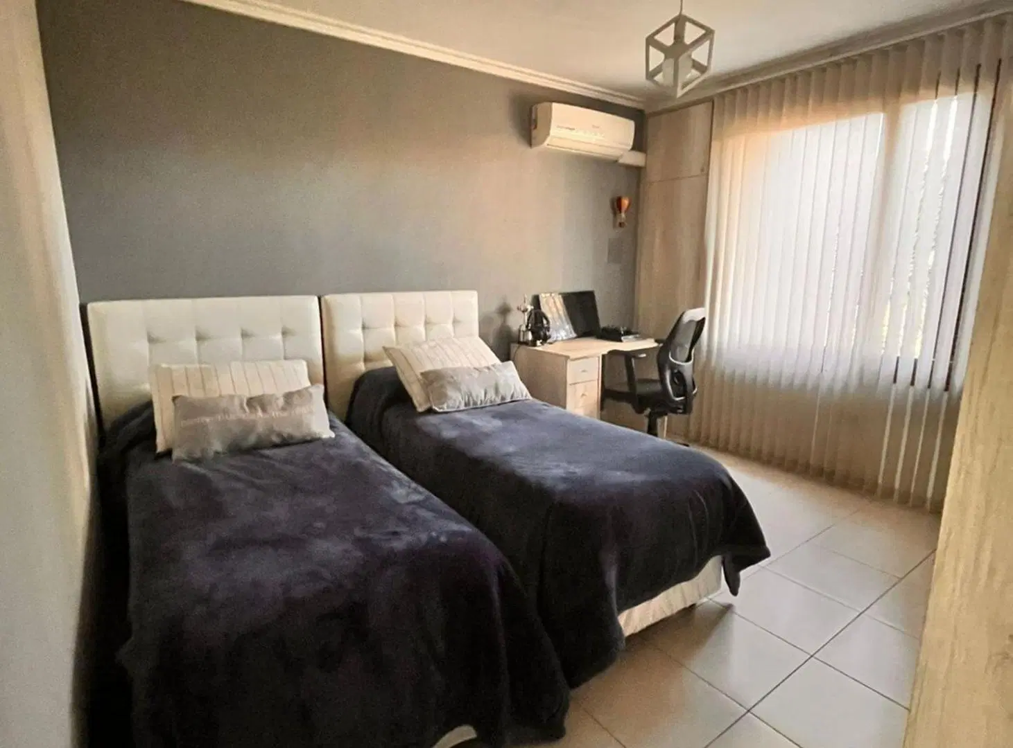 VENTA CASA DE CATEGORIA ZONA PARQUE 5