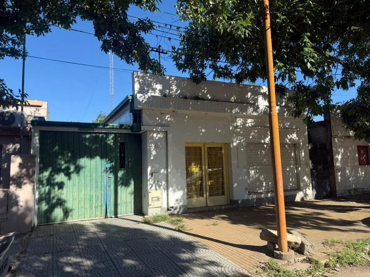 VENTA CASA 2 DORMITORIOS + LOCAL ZONA NORTE 2