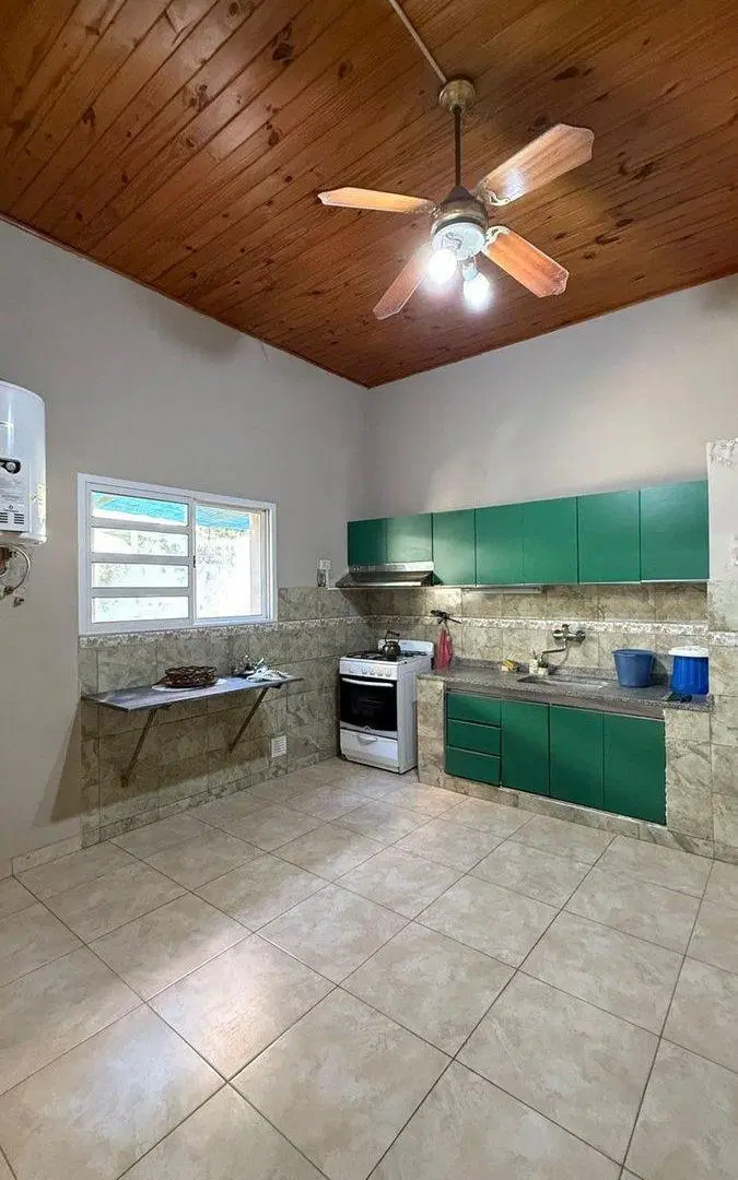 Venta de casa centrica con amplio terreno 2
