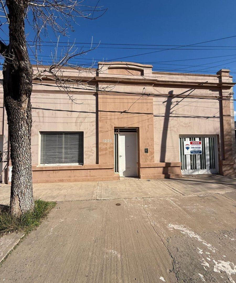 Venta de casa centrica con amplio terreno