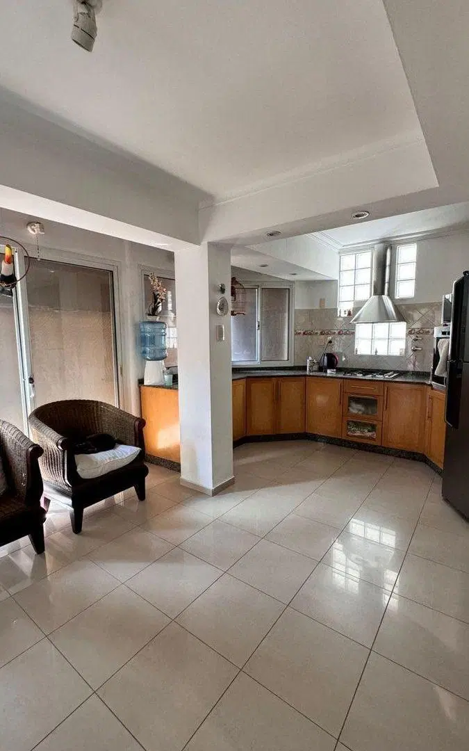 VENTA CASA C/ PILETA - Zona Parque.- 2