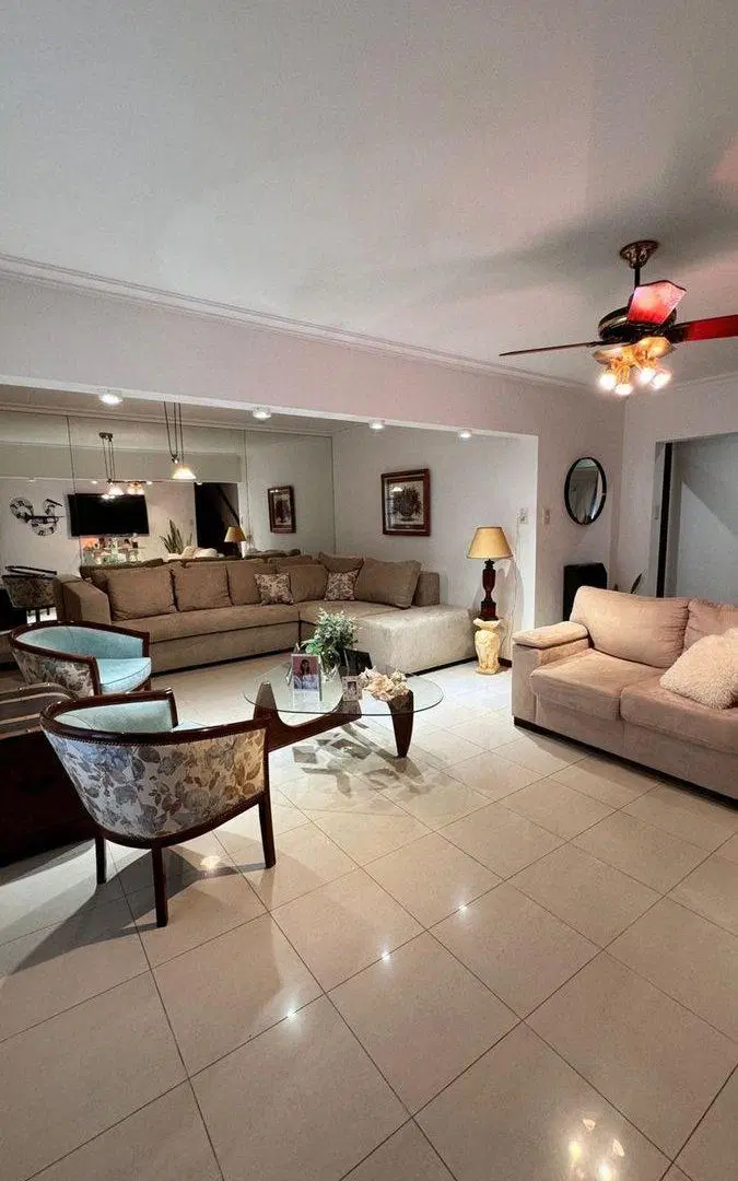 VENTA CASA C/ PILETA - Zona Parque.- 5