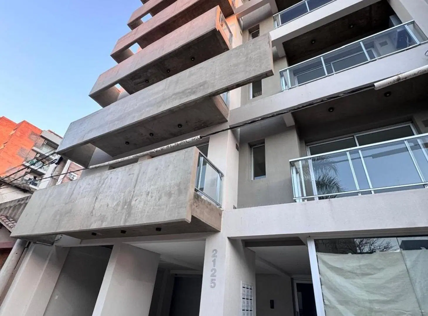 VENTA Depto 1 dorm. a estrenar sobre Avenida. 3