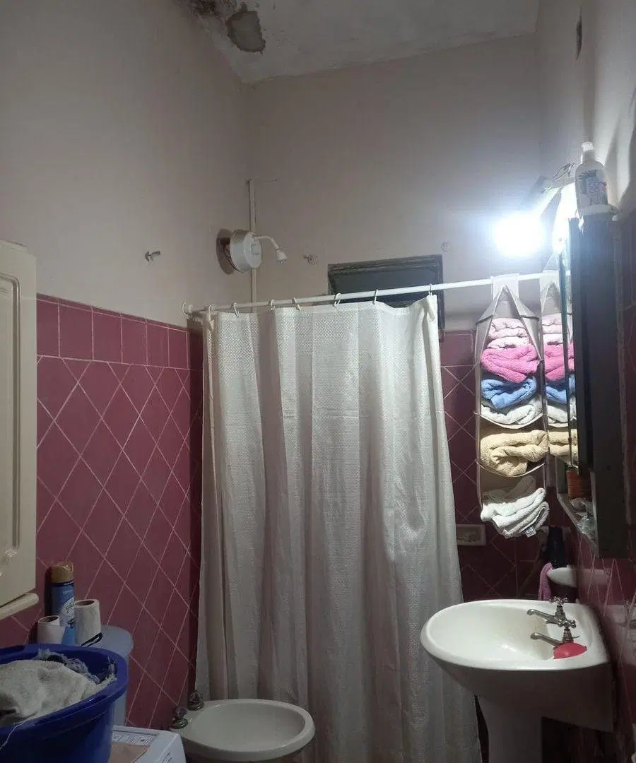 Venta casa dos dormitorios y local en Maria Luisa 2