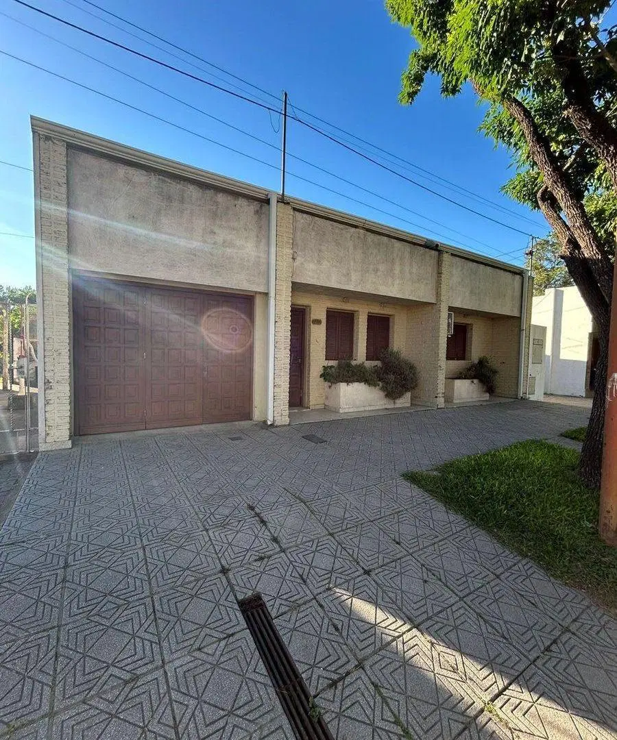 VENTA DE CASA EN BARRIO OESTE 5