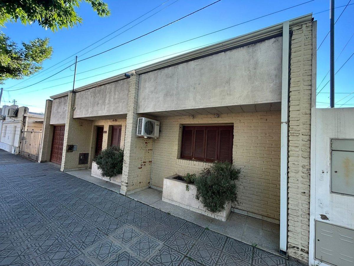 VENTA DE CASA EN BARRIO OESTE