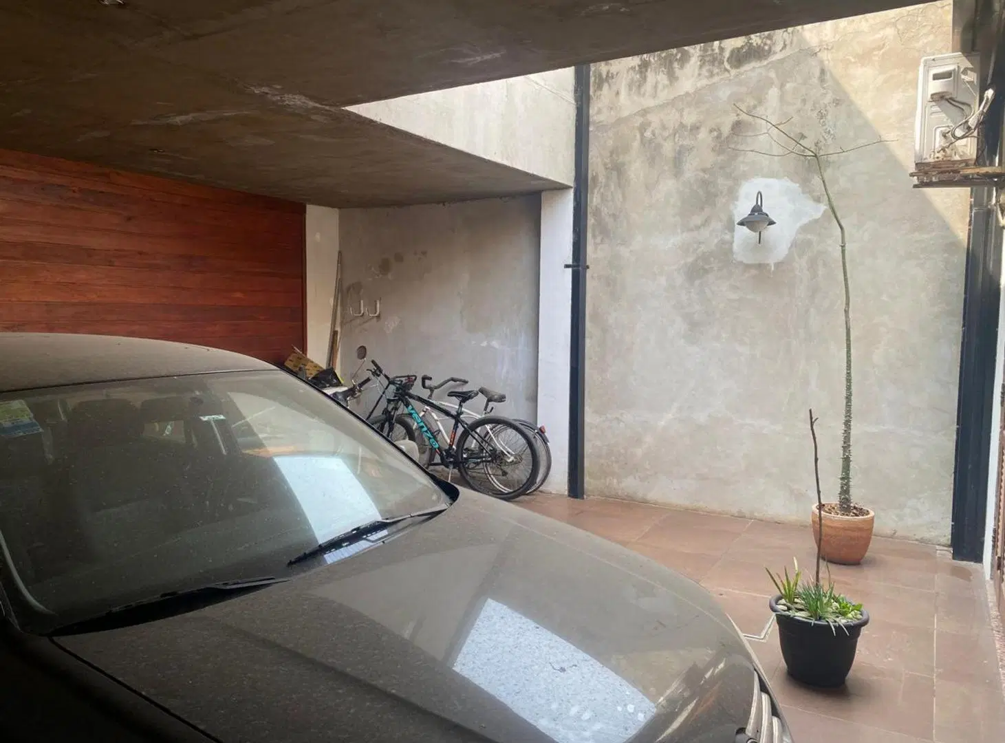 VENTA CASA 3 DORMITORIOS - ZONA ESTE 5