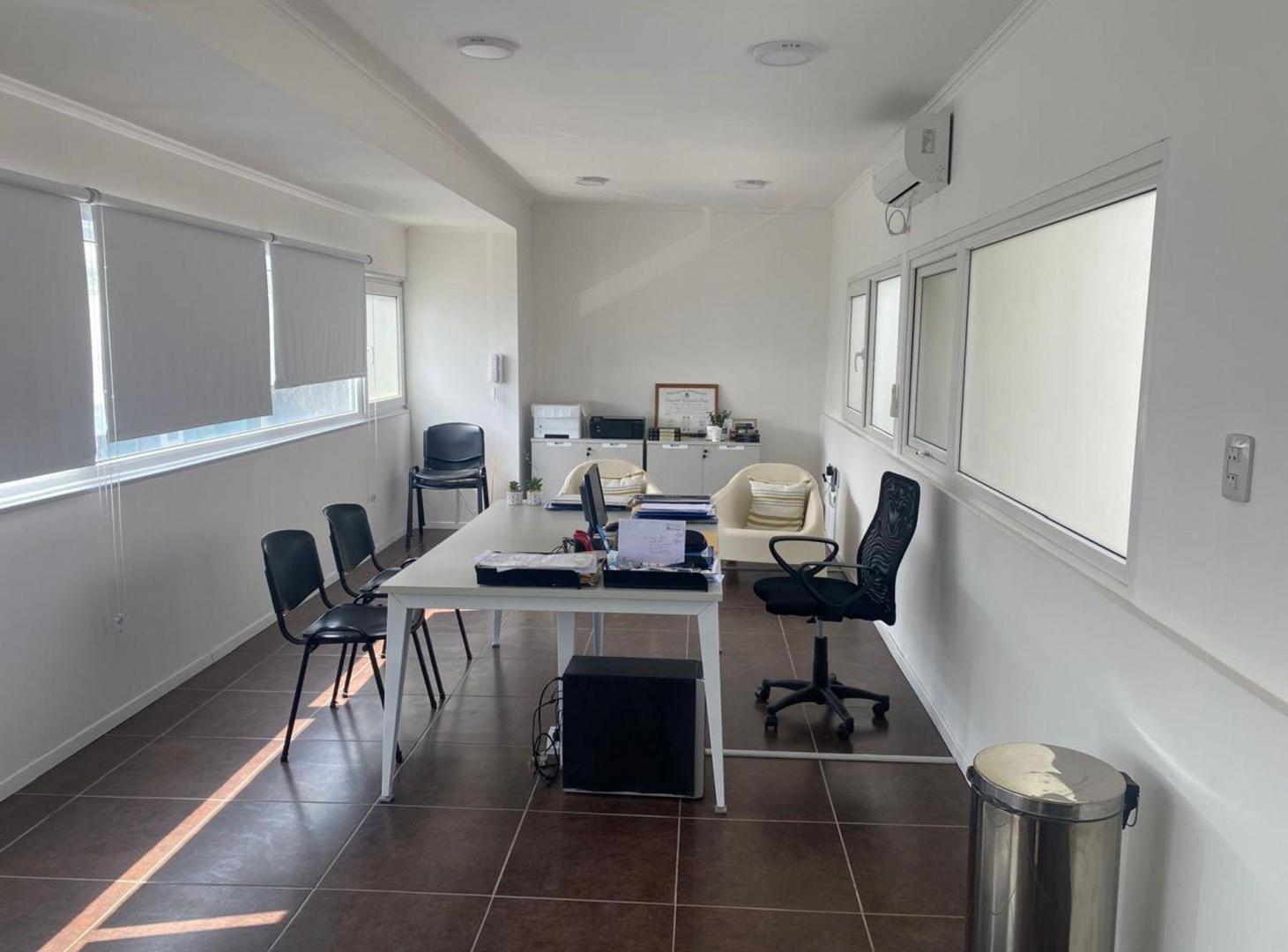 VENTA CASA 3 DORMITORIOS - ZONA ESTE