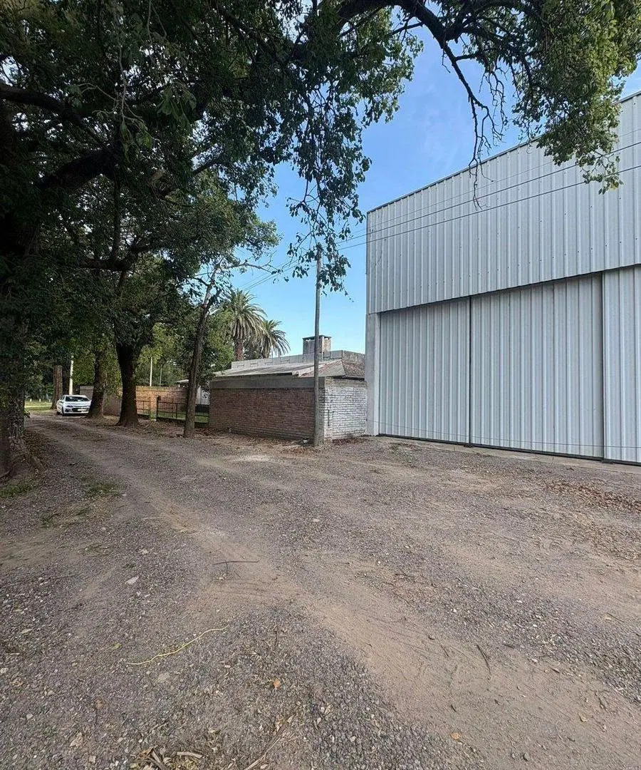 Venta de galpón y casa zona este 4