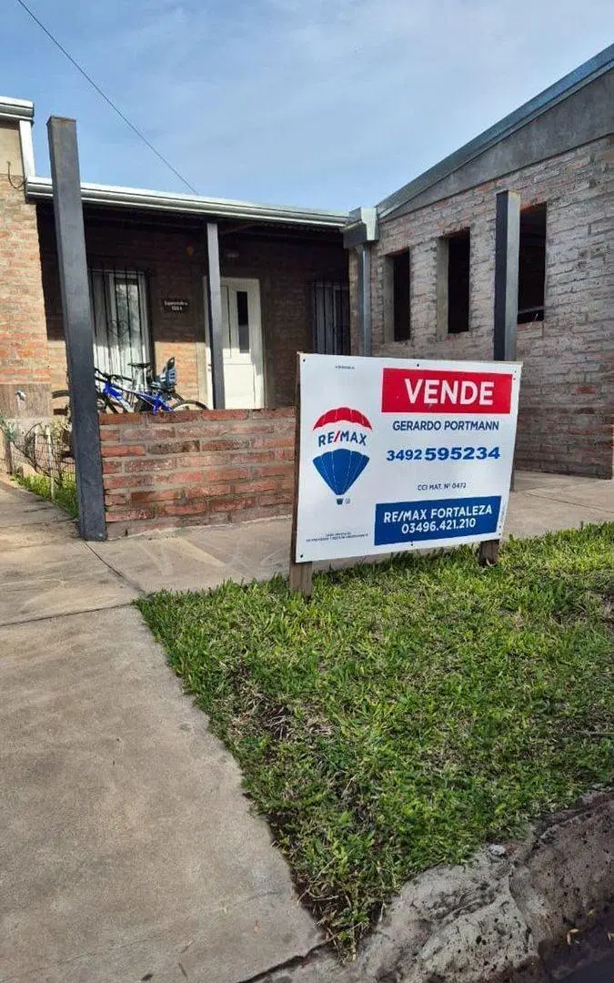 VENTA DE CASA CON AMPLIO TERRENO EN PILAR 5