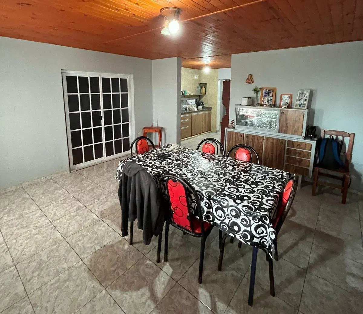 VENTA DE CASA CON AMPLIO TERRENO EN PILAR 2