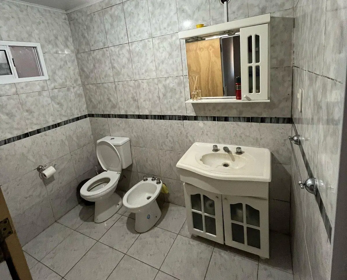 VENTA DE CASA CON AMPLIO TERRENO EN PILAR 4