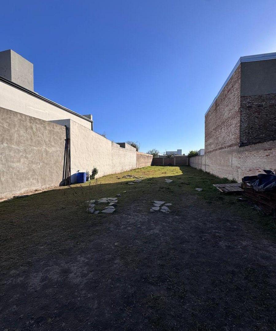 Venta Terreno amplias dimensiones - Barrio Sur