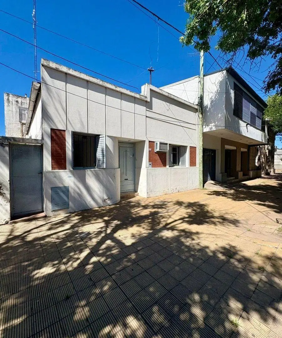 VENTA CASA 3 dormitorios - Zona Centro.- 2